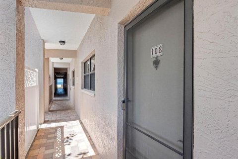 Condo in Belleair Beach, Florida, 2 bedrooms  № 1629925 - photo 3