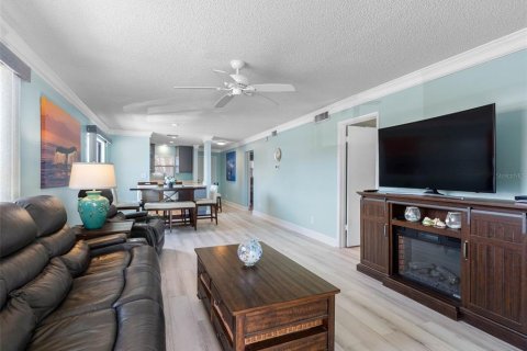 Condo in Belleair Beach, Florida, 2 bedrooms  № 1629925 - photo 19