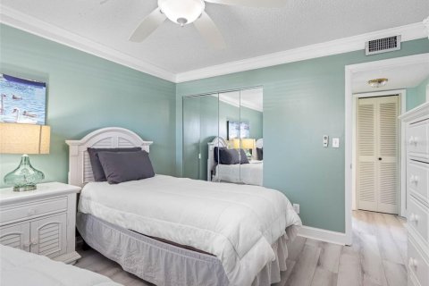 Condo in Belleair Beach, Florida, 2 bedrooms  № 1629925 - photo 26