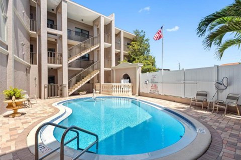 Condo in Belleair Beach, Florida, 2 bedrooms  № 1629925 - photo 29
