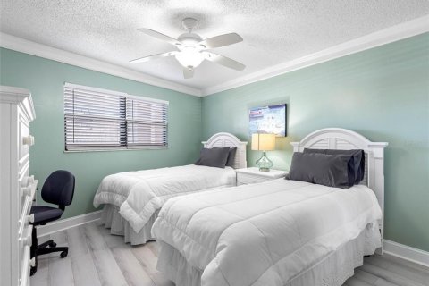 Condo in Belleair Beach, Florida, 2 bedrooms  № 1629925 - photo 25