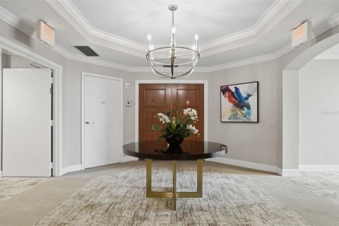 Condo in Saint Petersburg, Florida, 4 bedrooms № 2208370 - photo 10