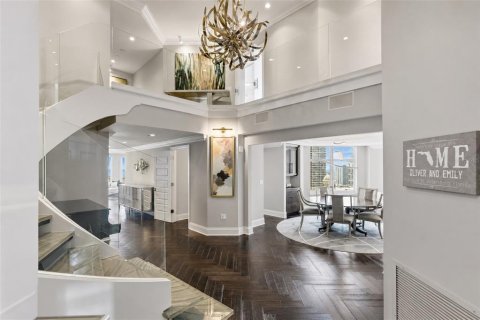 Condo in Saint Petersburg, Florida, 4 bedrooms № 2208370 - photo 4