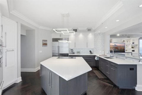 Condo in Saint Petersburg, Florida, 4 bedrooms № 2208370 - photo 15