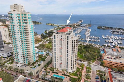 Condo in Saint Petersburg, Florida, 4 bedrooms  № 2208370