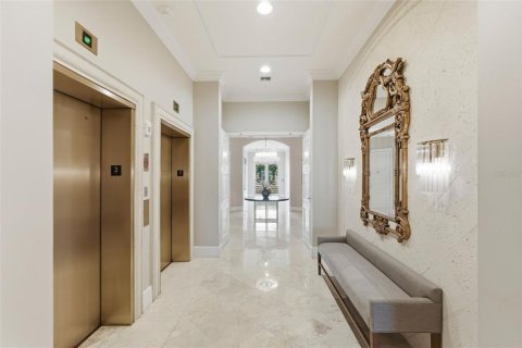 Condo in Saint Petersburg, Florida, 4 bedrooms № 2208370 - photo 9