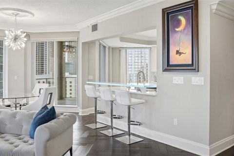 Condo in Saint Petersburg, Florida, 4 bedrooms № 2208370 - photo 19