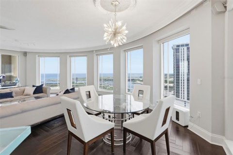 Condo in Saint Petersburg, Florida, 4 bedrooms № 2208370 - photo 17