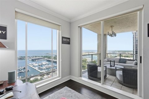 Condo in Saint Petersburg, Florida, 4 bedrooms № 2208370 - photo 6