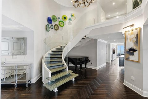 Condo in Saint Petersburg, Florida, 4 bedrooms № 2208370 - photo 11