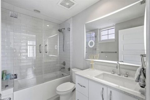 Condo in Saint Petersburg, Florida, 4 bedrooms № 2208370 - photo 22