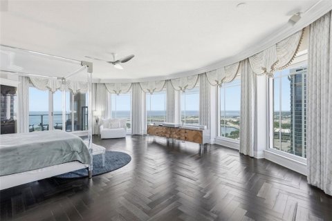 Condo in Saint Petersburg, Florida, 4 bedrooms № 2208370 - photo 30