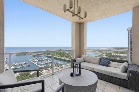 Condo in Saint Petersburg, Florida, 4 bedrooms № 2208370 - photo 24