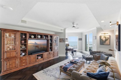 Condo in Saint Petersburg, Florida, 4 bedrooms № 2208370 - photo 25