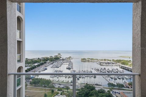 Condo in Saint Petersburg, Florida, 4 bedrooms № 2208370 - photo 20