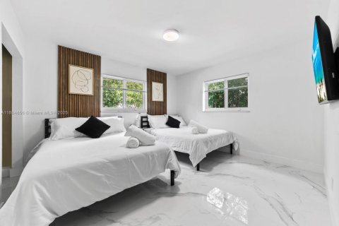 Снять в аренду виллу или дом в Холливуд, Флорида 4 спальни, 181.16м2, № 2021600 - фото 14