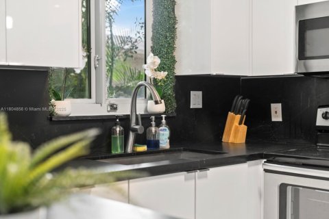 Снять в аренду виллу или дом в Холливуд, Флорида 4 спальни, 181.16м2, № 2021600 - фото 24