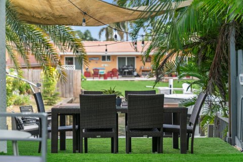 Снять в аренду виллу или дом в Холливуд, Флорида 4 спальни, 181.16м2, № 2021600 - фото 5