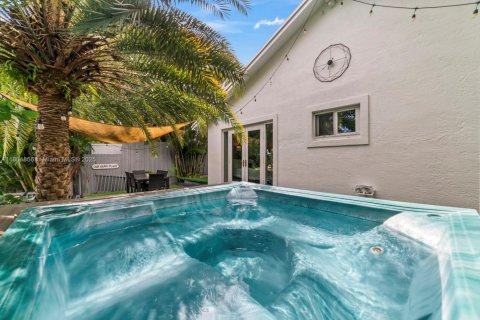 Снять в аренду виллу или дом в Холливуд, Флорида 4 спальни, 181.16м2, № 2021600 - фото 6