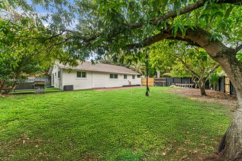 Снять в аренду виллу или дом в Холливуд, Флорида 4 спальни, 181.16м2, № 2021600 - фото 3