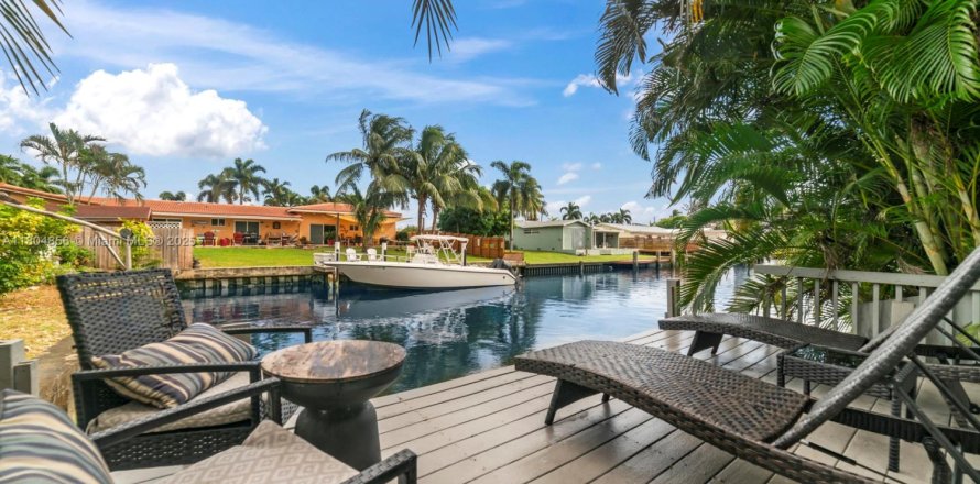 Дом в Холливуд, Флорида 4 спальни, 181.16м2 № 2021600