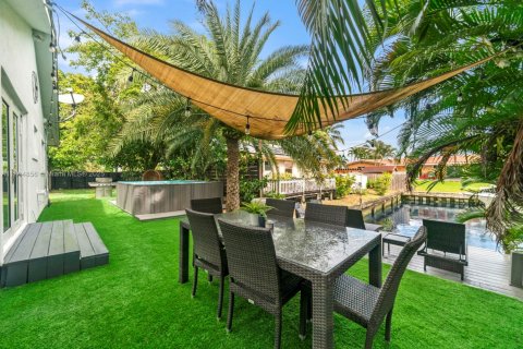 Снять в аренду виллу или дом в Холливуд, Флорида 4 спальни, 181.16м2, № 2021600 - фото 10