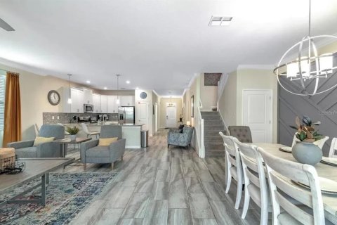 Casa en venta en Davenport, Florida, 9 dormitorios, 363.15 m2 № 2225307 - foto 7