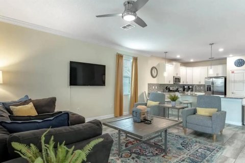 Casa en venta en Davenport, Florida, 9 dormitorios, 363.15 m2 № 2225307 - foto 12