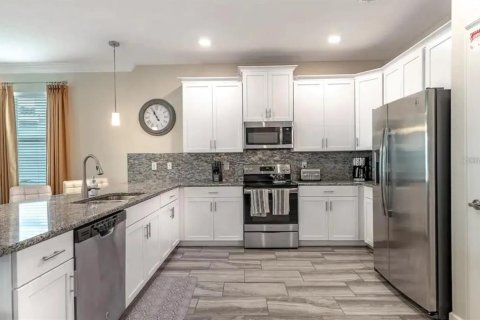 Casa en venta en Davenport, Florida, 9 dormitorios, 363.15 m2 № 2225307 - foto 10