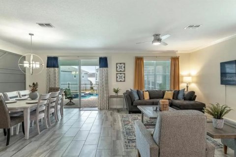 Casa en venta en Davenport, Florida, 9 dormitorios, 363.15 m2 № 2225307 - foto 8