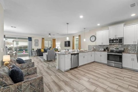 Casa en venta en Davenport, Florida, 9 dormitorios, 363.15 m2 № 2225307 - foto 9