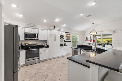 House in The Villages, Florida 3 bedrooms, 195.93 sq.m. № 1782183 - photo 14