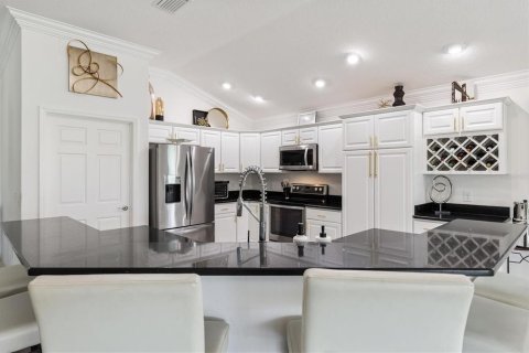 House in The Villages, Florida 3 bedrooms, 195.93 sq.m. № 1782183 - photo 13