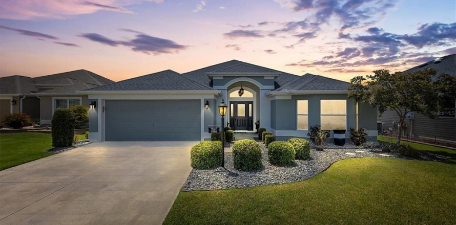 House in The Villages, Florida 3 bedrooms, 195.93 sq.m. № 1782183