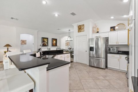 House in The Villages, Florida 3 bedrooms, 195.93 sq.m. № 1782183 - photo 12