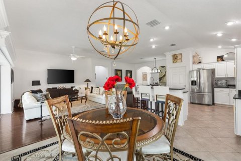 House in The Villages, Florida 3 bedrooms, 195.93 sq.m. № 1782183 - photo 11