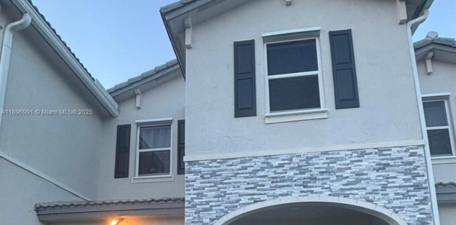 Adosado en Homestead, Florida 3 dormitorios, 157.47 m2 № 2012979