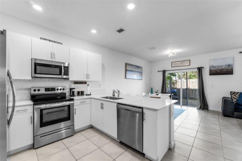 Adosado en venta en Homestead, Florida, 3 dormitorios, 157.47 m2 № 2012979 - foto 10