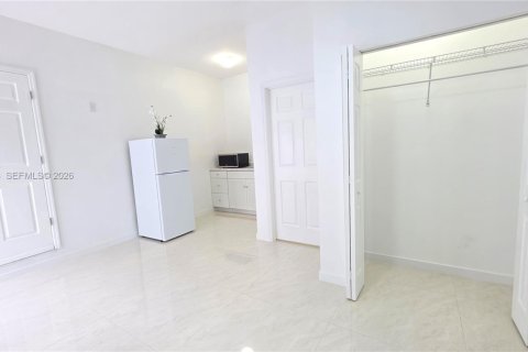 Снять в аренду коммерческую недвижимость в Майами, Флорида 1 спальня, 244.24м2, № 2044879 - фото 15