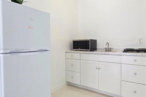 Снять в аренду коммерческую недвижимость в Майами, Флорида 1 спальня, 244.24м2, № 2044879 - фото 17