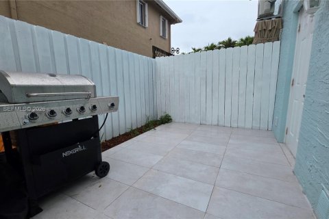 Снять в аренду коммерческую недвижимость в Майами, Флорида 1 спальня, 244.24м2, № 2044879 - фото 6