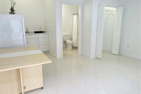 Снять в аренду коммерческую недвижимость в Майами, Флорида 1 спальня, 244.24м2, № 2044879 - фото 14