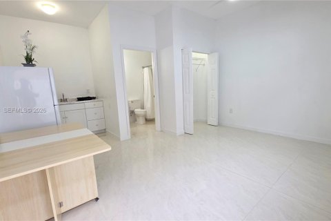 Снять в аренду коммерческую недвижимость в Майами, Флорида 1 спальня, 244.24м2, № 2044879 - фото 10