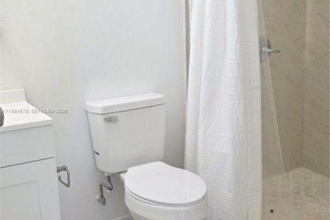 Снять в аренду коммерческую недвижимость в Майами, Флорида 1 спальня, 244.24м2, № 2044879 - фото 21