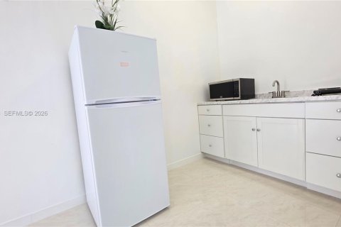 Снять в аренду коммерческую недвижимость в Майами, Флорида 1 спальня, 244.24м2, № 2044879 - фото 16