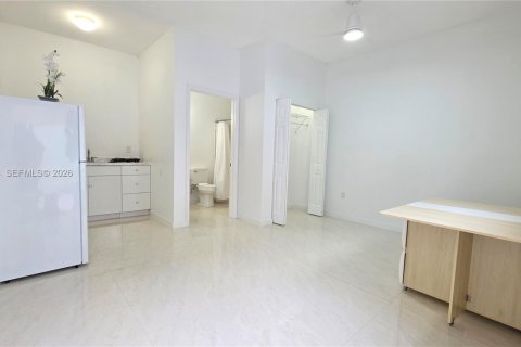 Снять в аренду коммерческую недвижимость в Майами, Флорида 1 спальня, 244.24м2, № 2044879 - фото 12