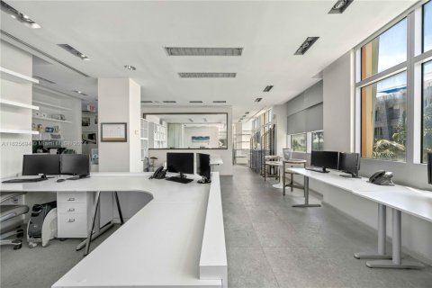 Propiedad comercial en venta en Miami Beach, Florida № 1753476 - foto 4
