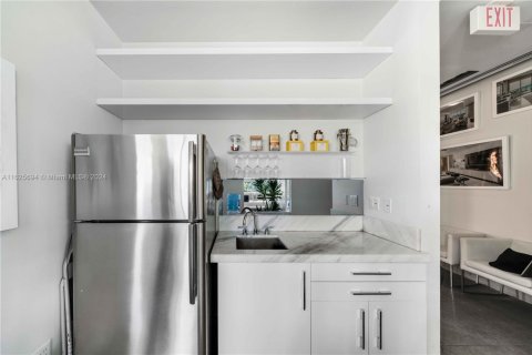 Propiedad comercial en venta en Miami Beach, Florida № 1753476 - foto 11