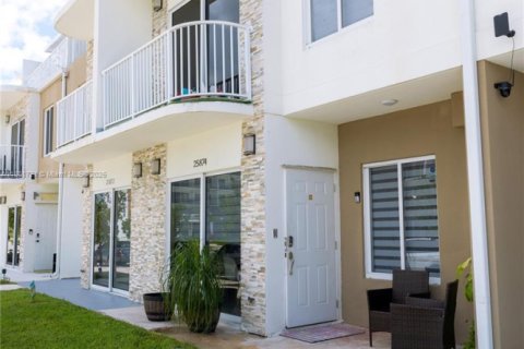 Villa ou maison à vendre à Homestead, Floride: 4 chambres, 133.22 m2 № 1977326 - photo 1