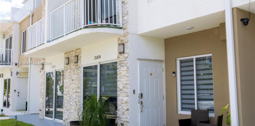 Villa ou maison à Homestead, Floride 4 chambres, 133.22 m2 № 1977326